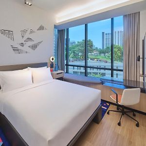 Wing Queen Room